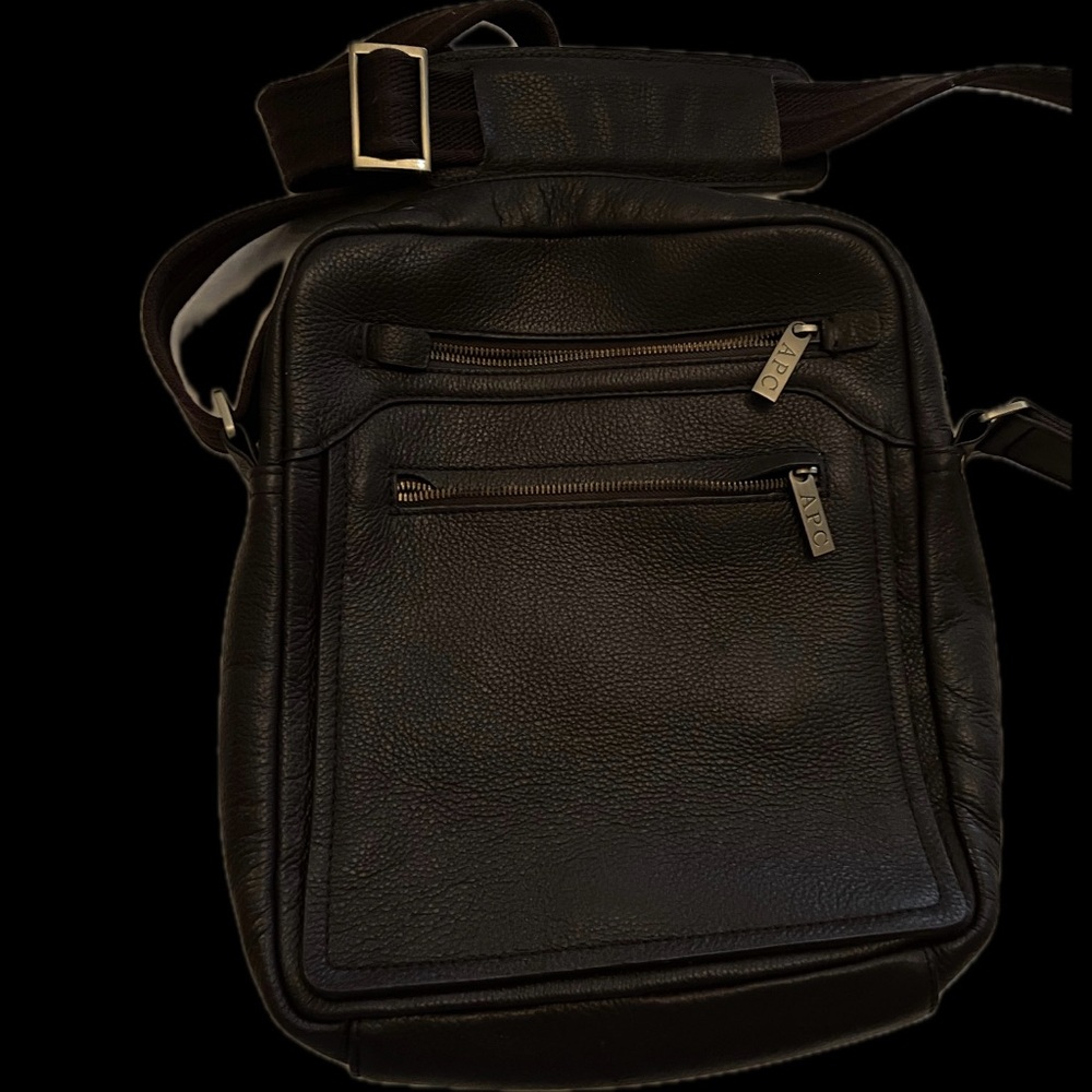 Elegant Black Leather Messenger Bag